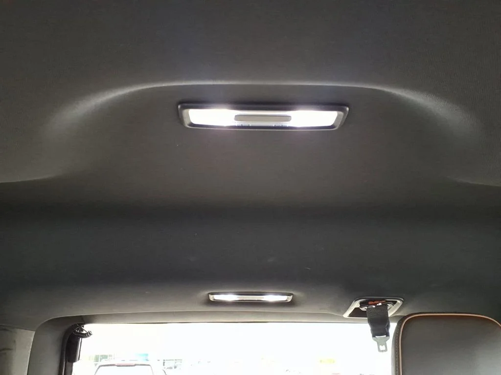 Used 2023 White GMC AT4 image 26