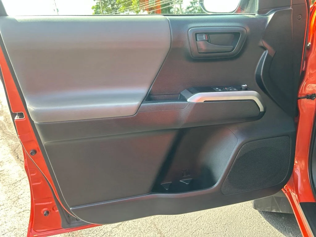 Used 2016 Red Toyota SR5 image 10