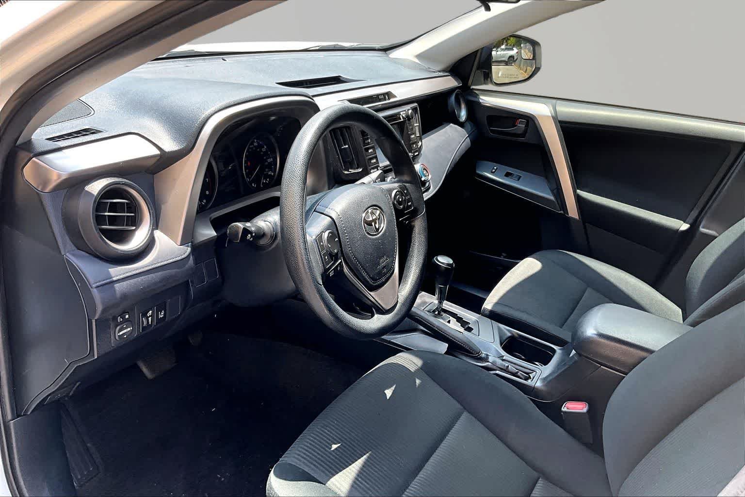 Used 2018 Super White Toyota LE image 18