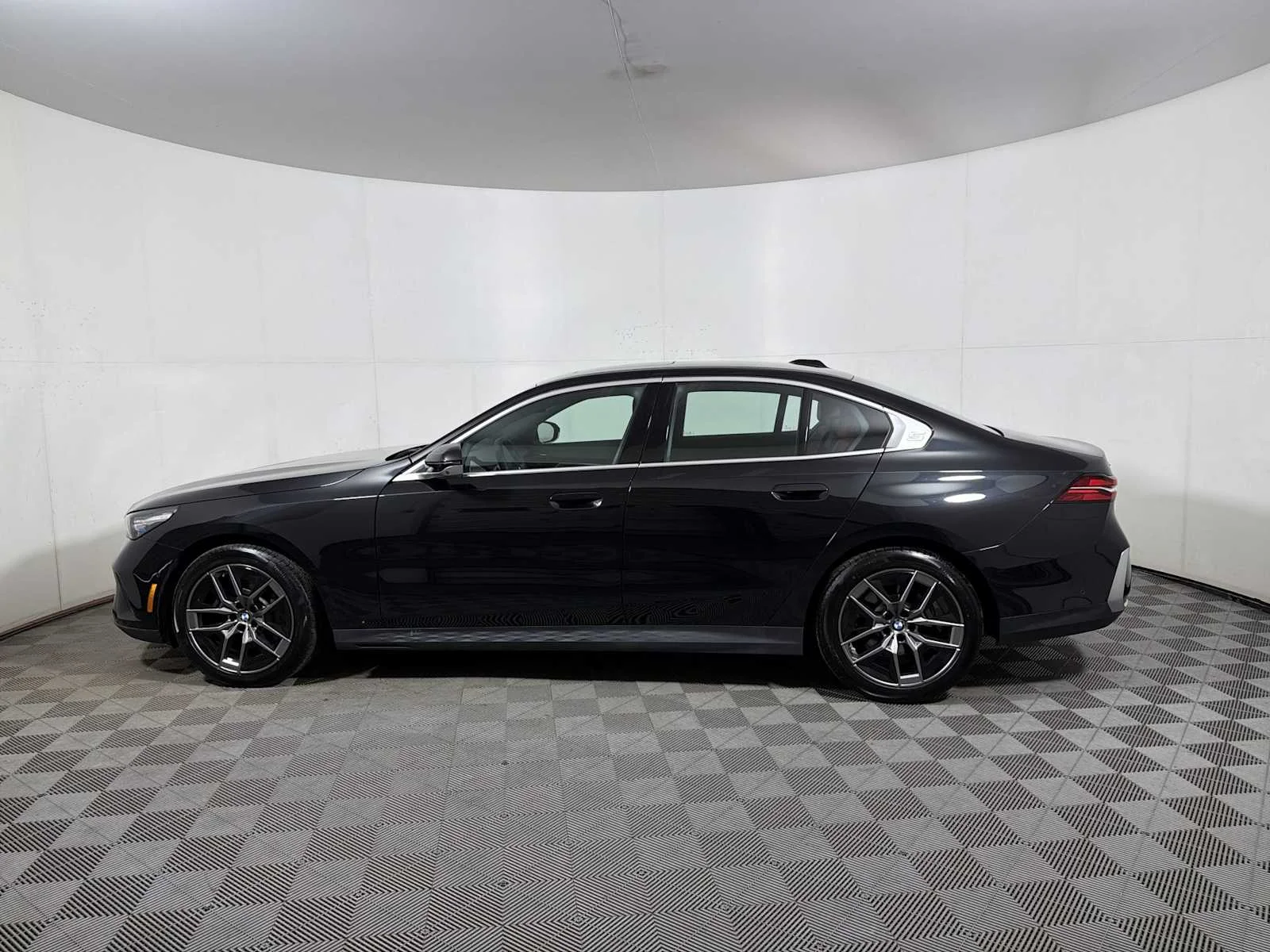 Used 2026 Black Sapphire Metallic BMW 530i xDrive image 4