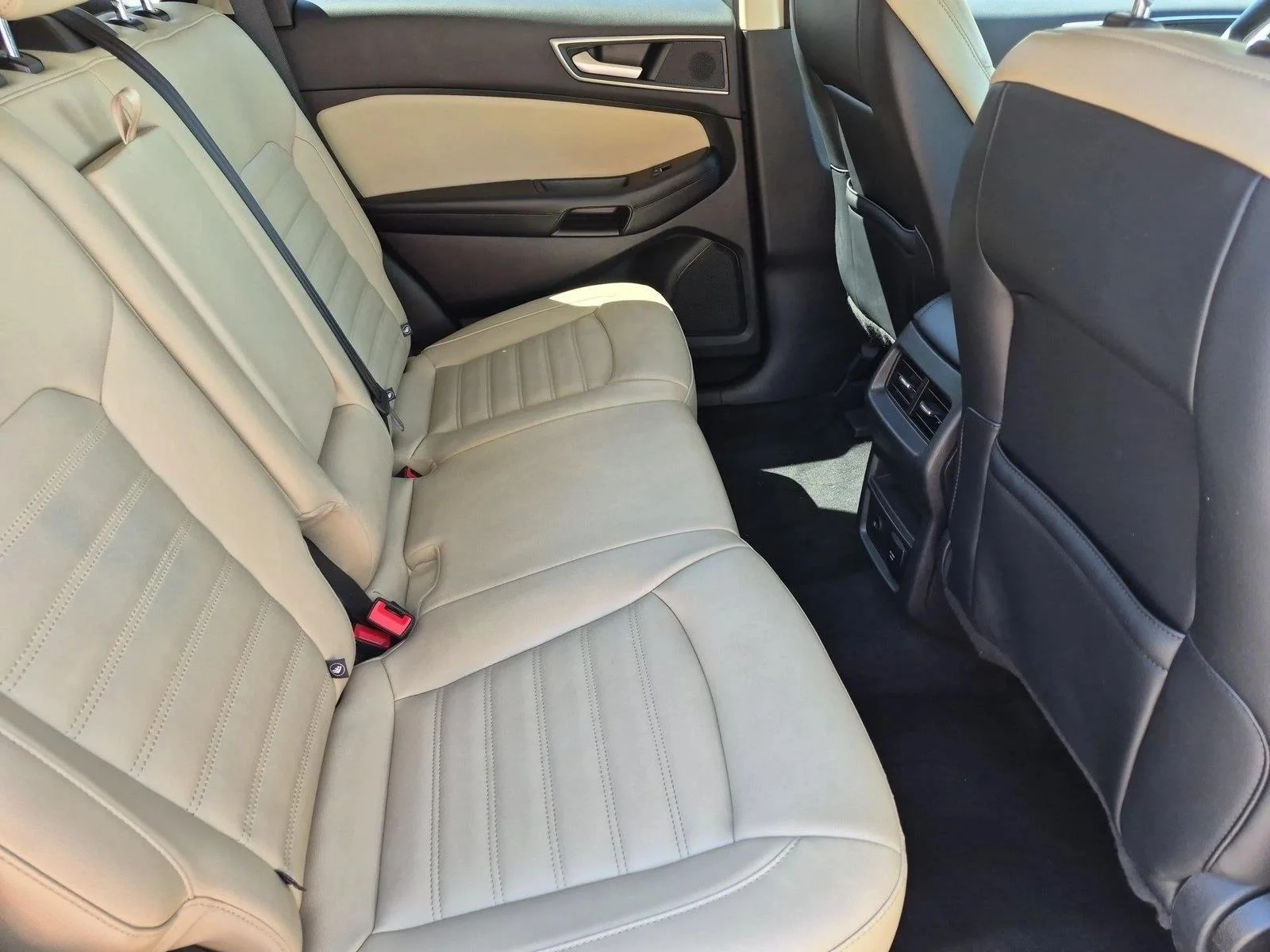 Used 2024 Star White Ford SEL image 19