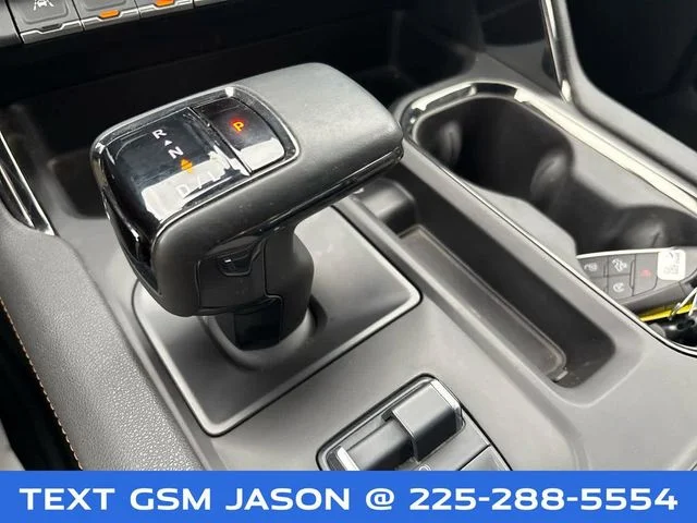 Used 2024 White GMC AT4 image 27