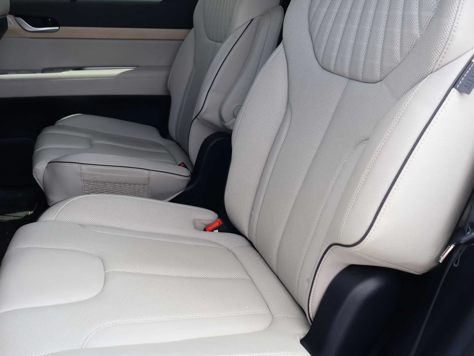 Used 2024 Hyper White Hyundai Limited image 29