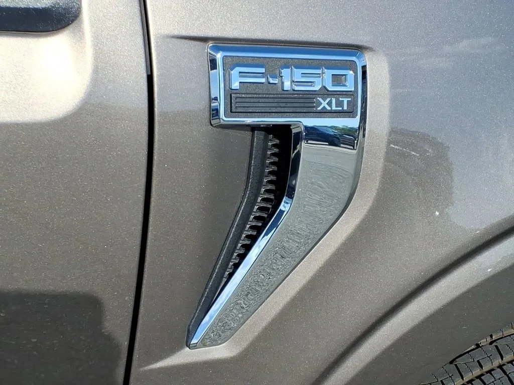 Used 2023 Gray Ford XLT image 26