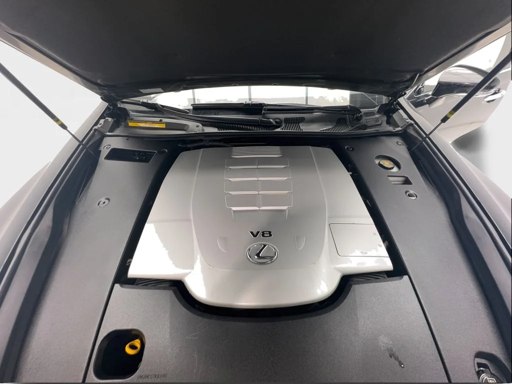 Used 2015 Black Lexus 460 image 19