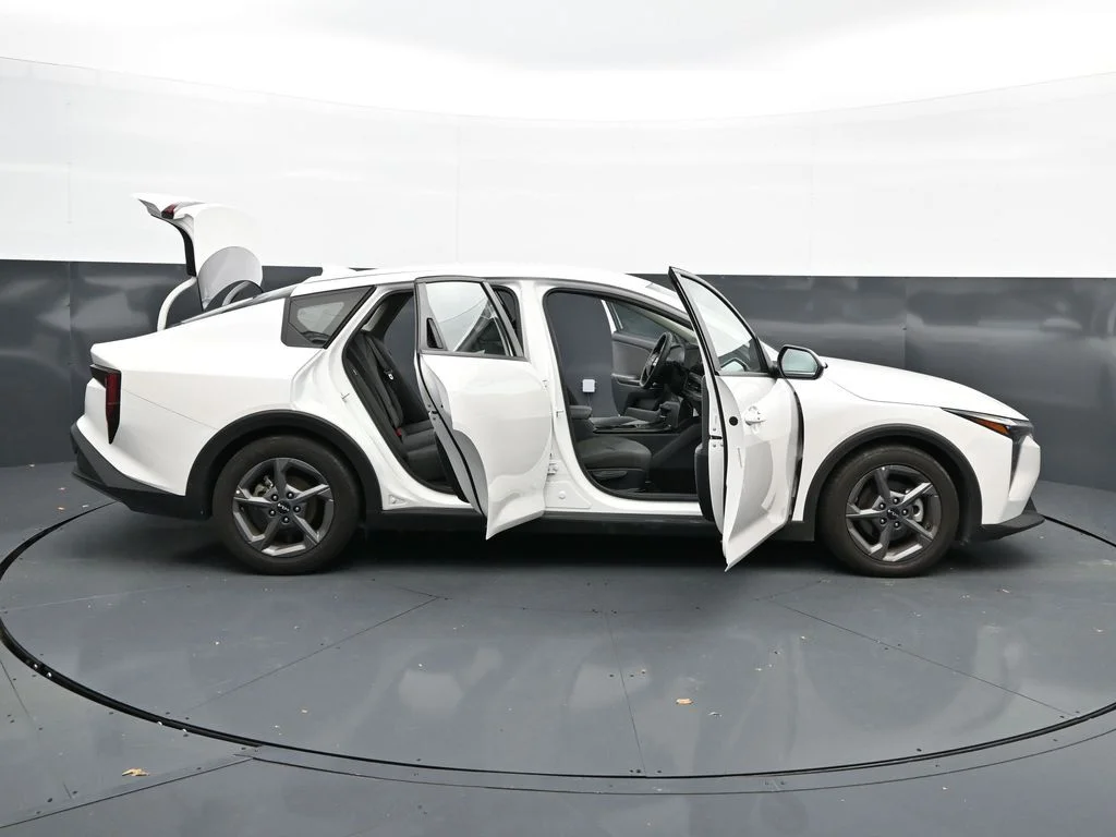 2025 Kia K4 LXS - Photo 44