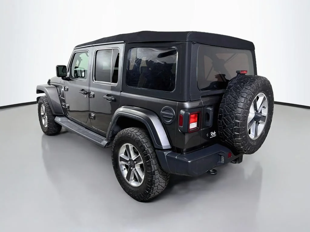 Used 2019 Granite Crystal Jeep Sahara image 8