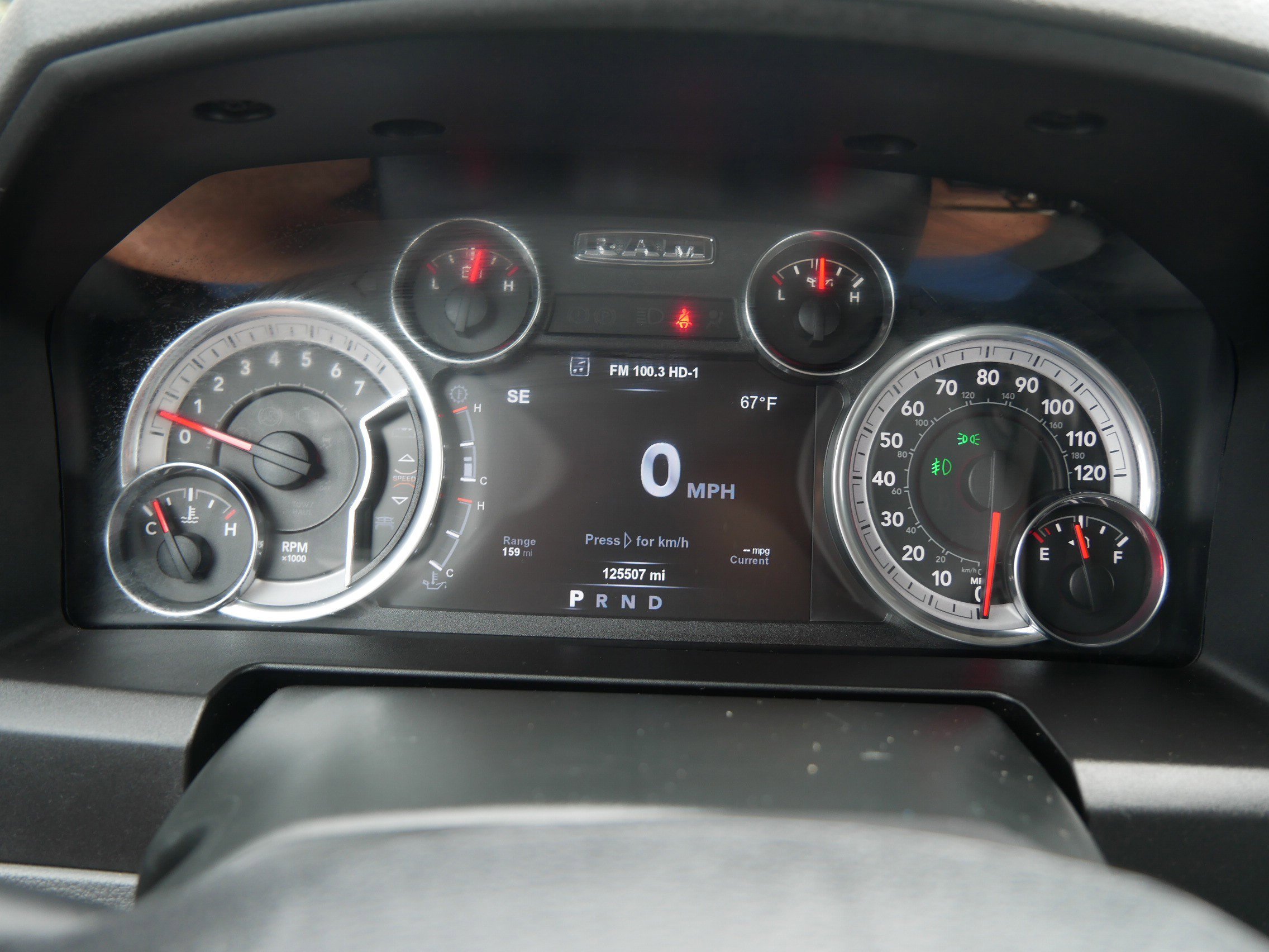 Used 2018 Bright White Clearcoat Ram SLT image 20