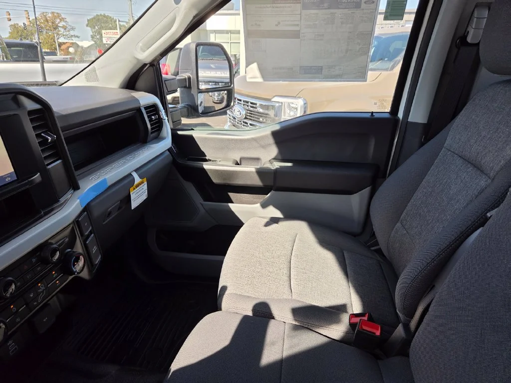 New 2027 Oxford White Ford F-350® XL image 7