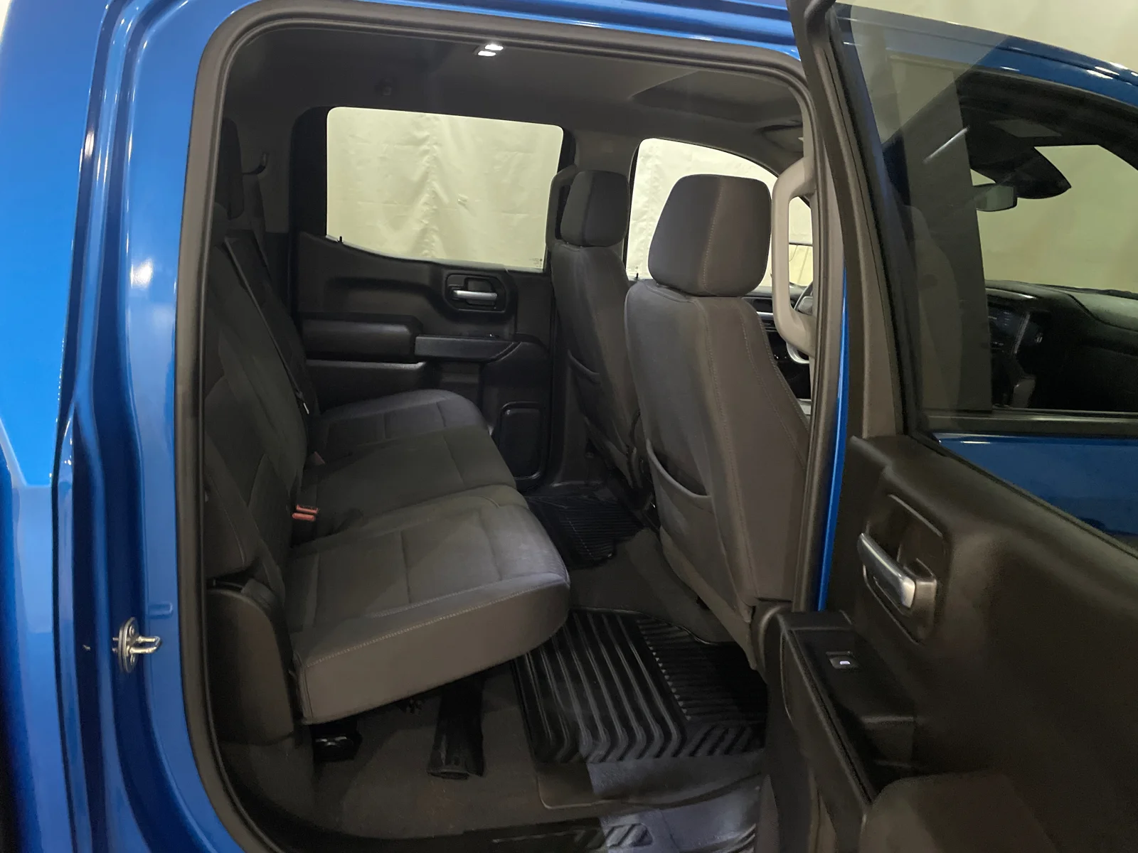 Used 2022 GLACIER BLUE METALLIC Chevrolet Custom image 22