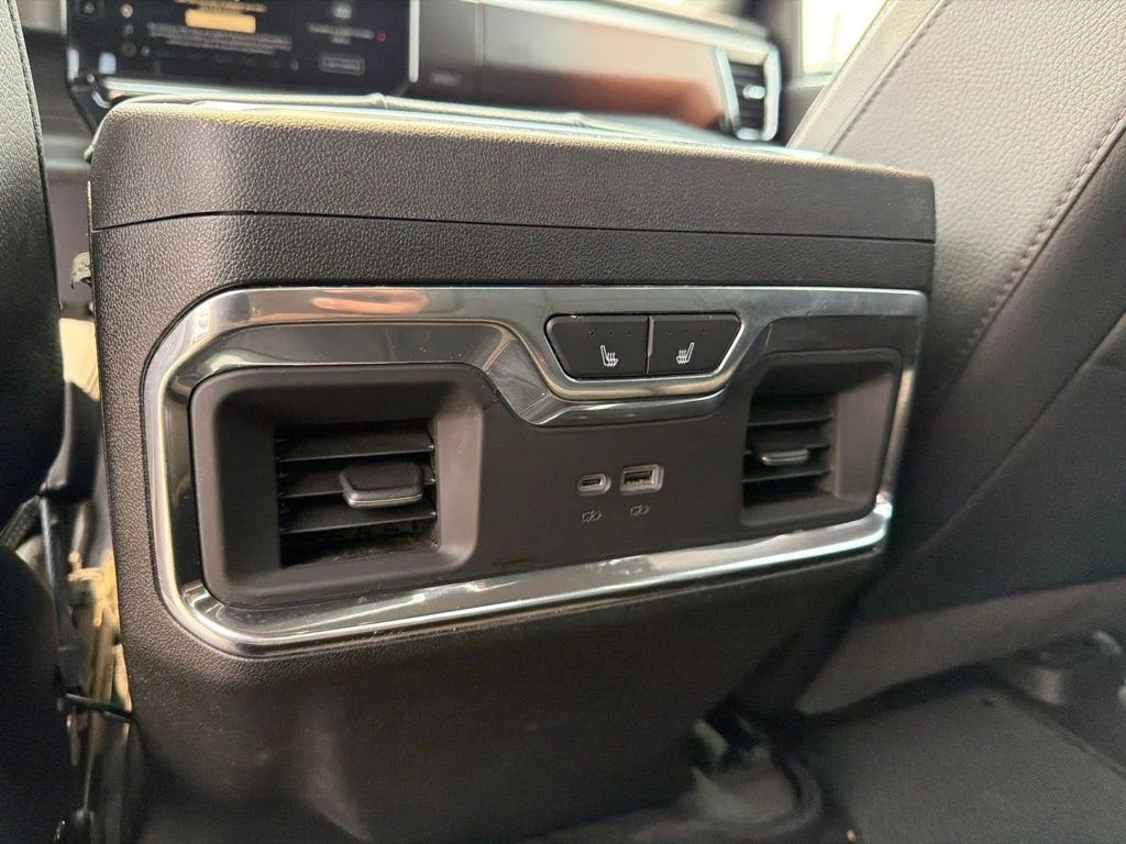 Used 2025 White GMC Denali image 22