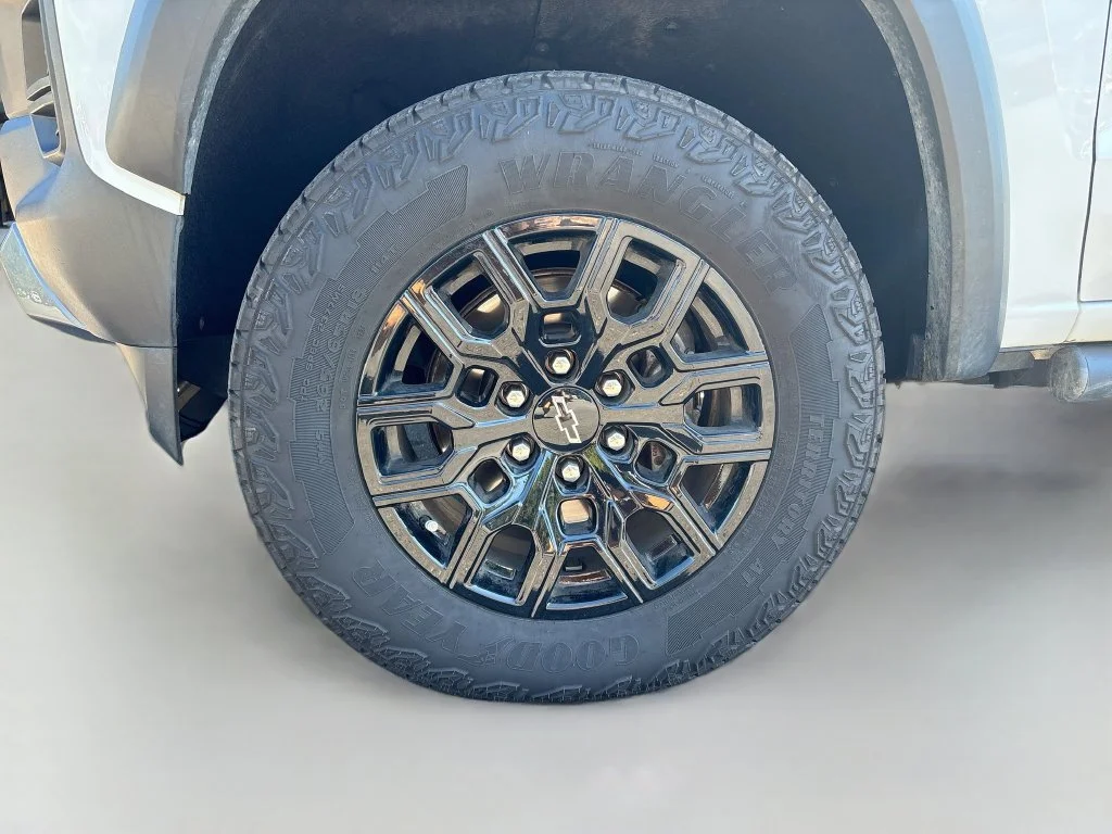 Used 2024 Summit White Chevrolet Trail Boss image 30