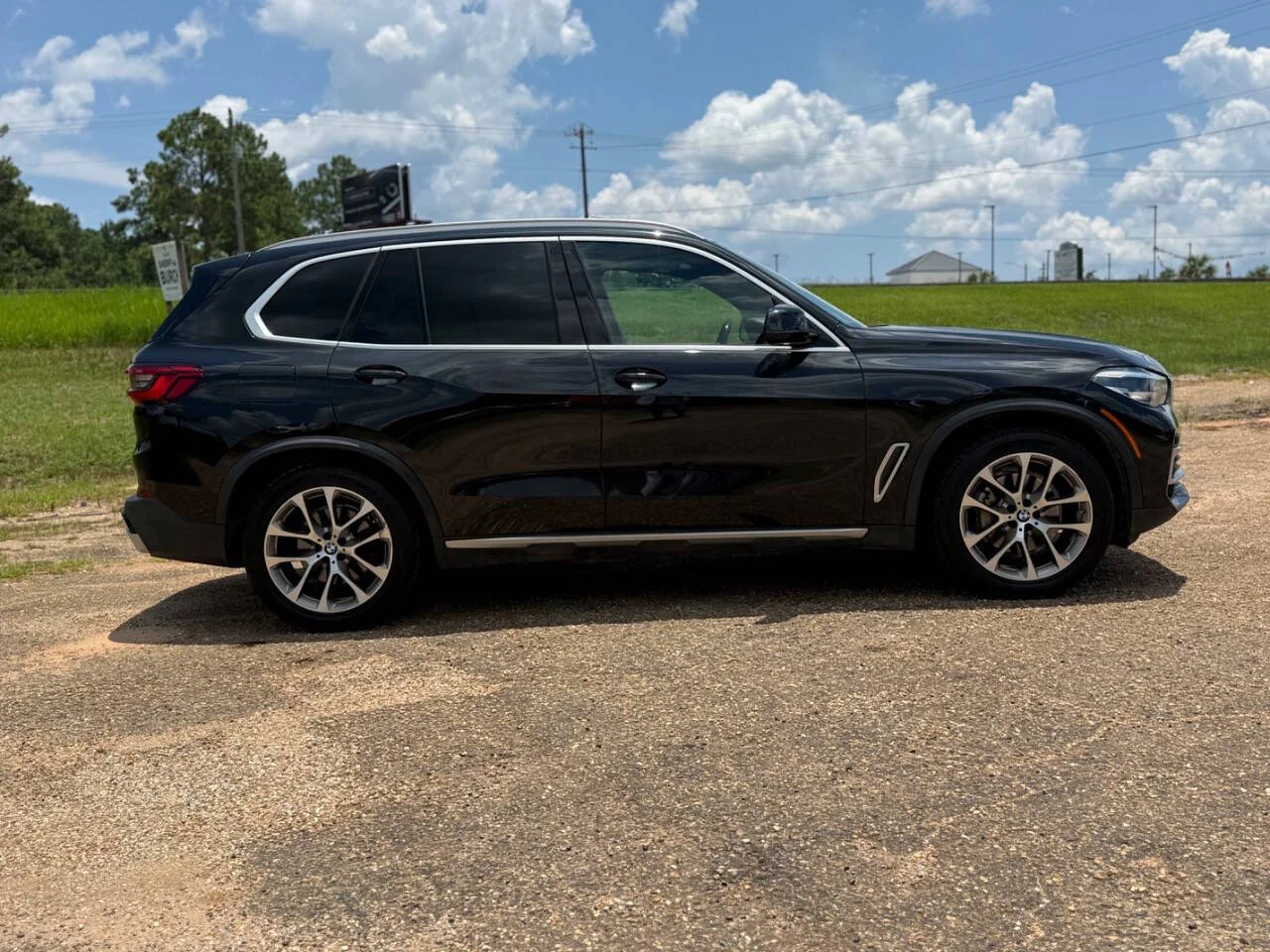 Used 2019 Black BMW xDrive40i AWD 4dr Sports Activity Vehicle image 6