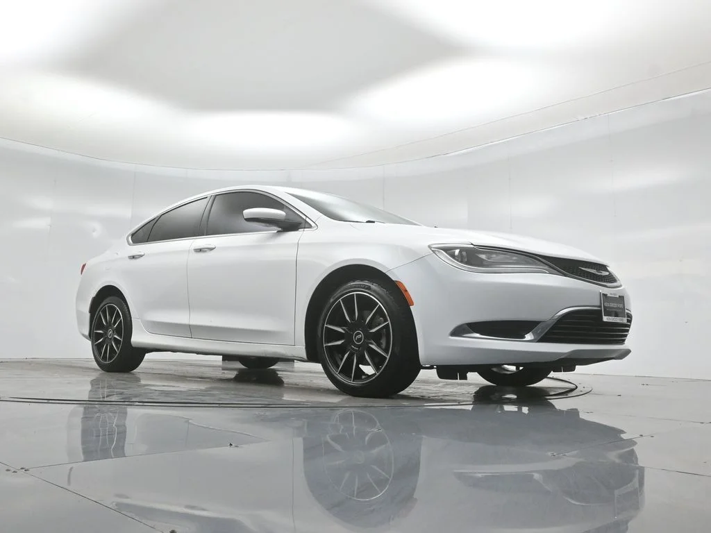 Used 2015 White Chrysler Limited image 42