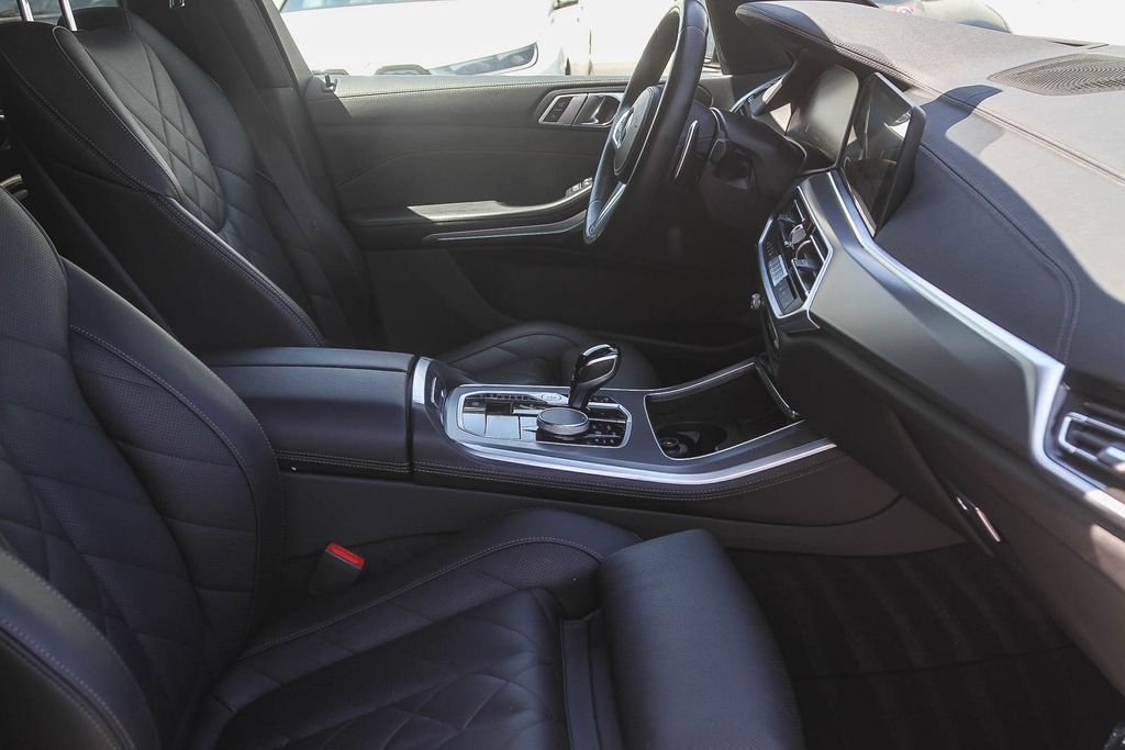Used 2023 Black Sapphire Metallic BMW sDrive40i image 13