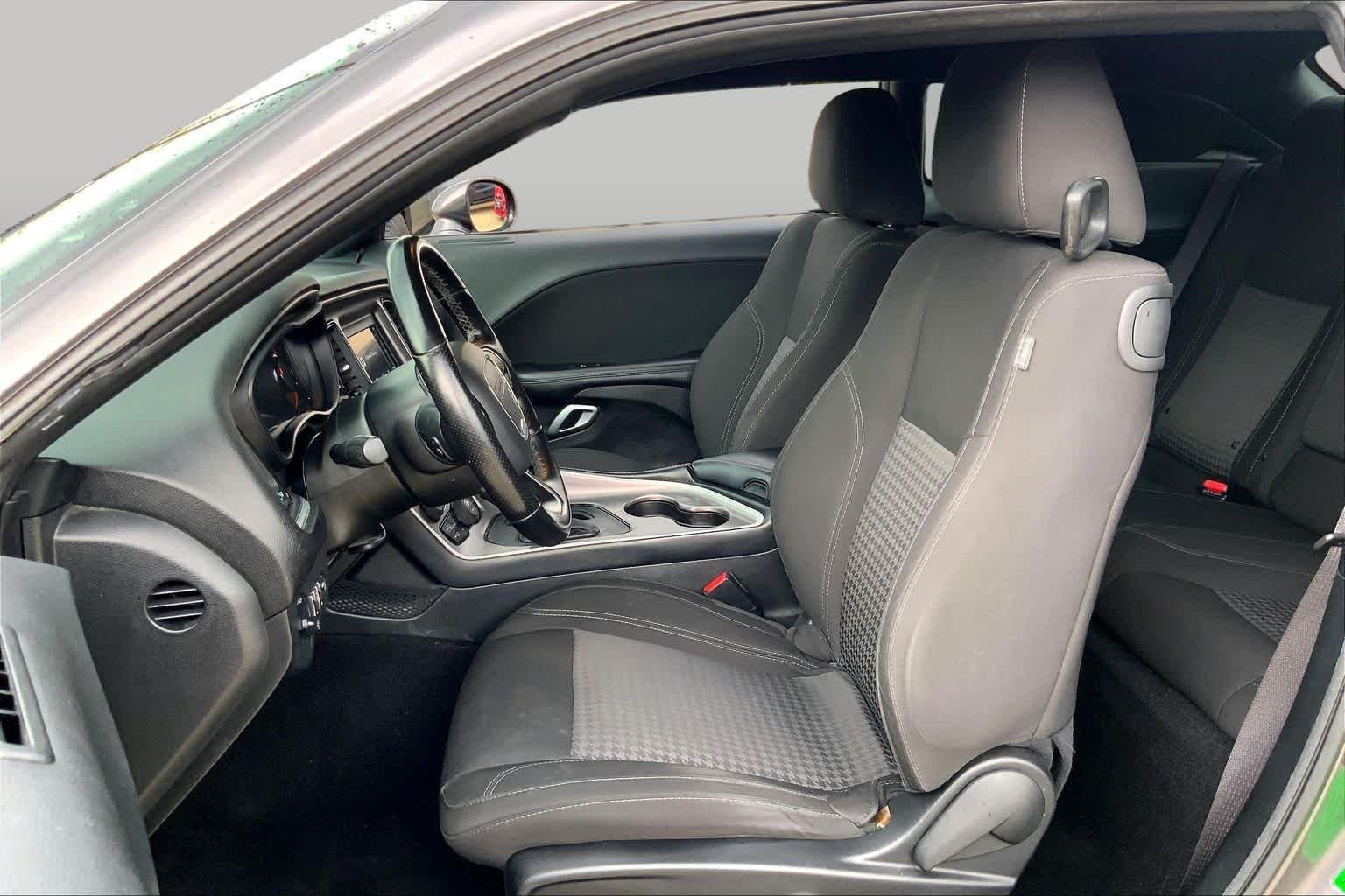 Used 2022 Granite Pearlcoat Dodge SXT image 8