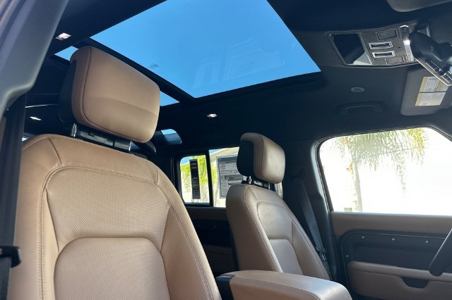 New 2026 Woolstone Green Land Rover X-Dynamic SE image 15