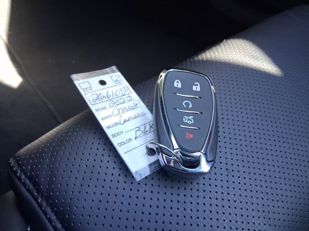Used 2023 BLACK Chevrolet 2LT image 26