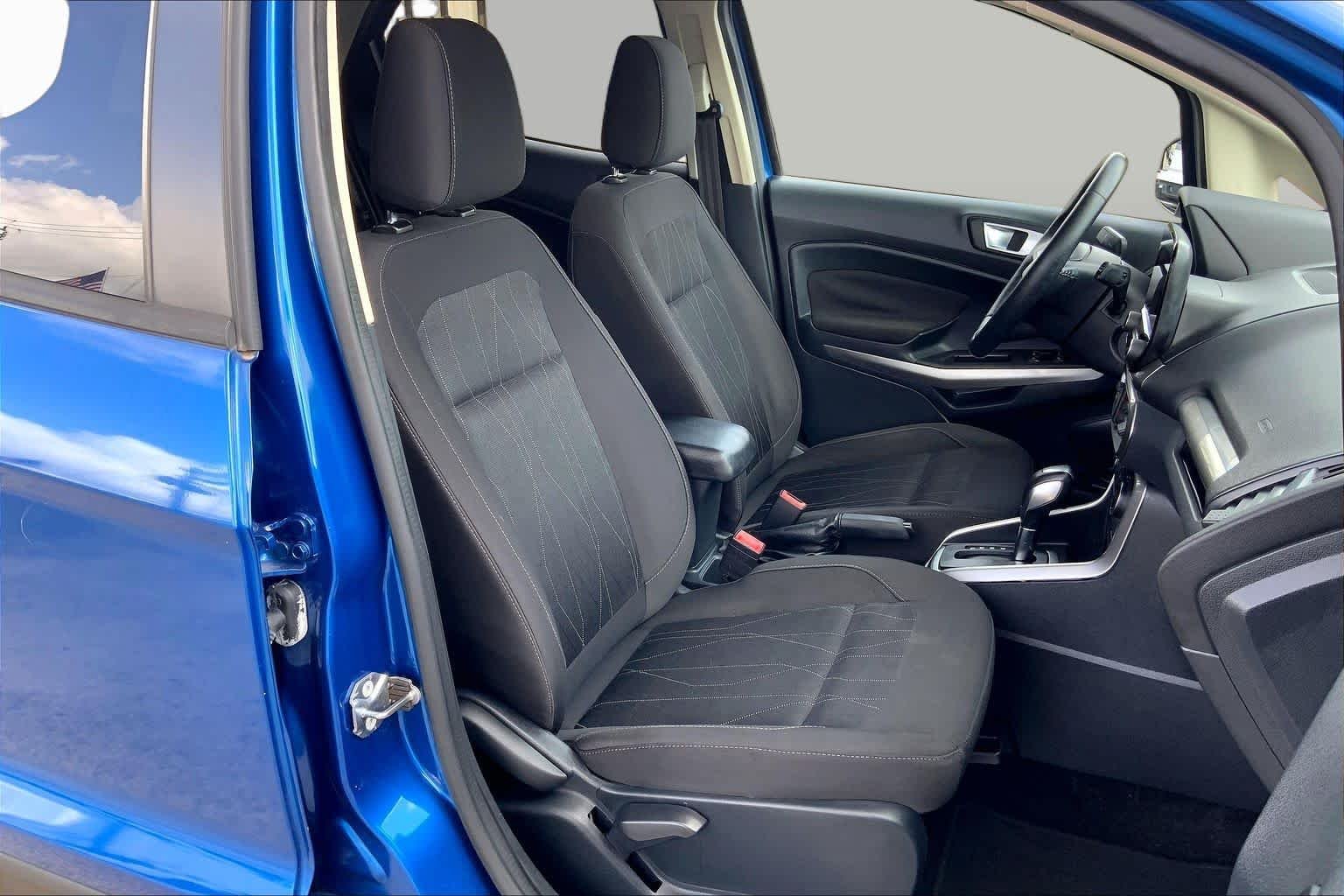Used 2018 Lightning Blue Metallic Ford SE image 7