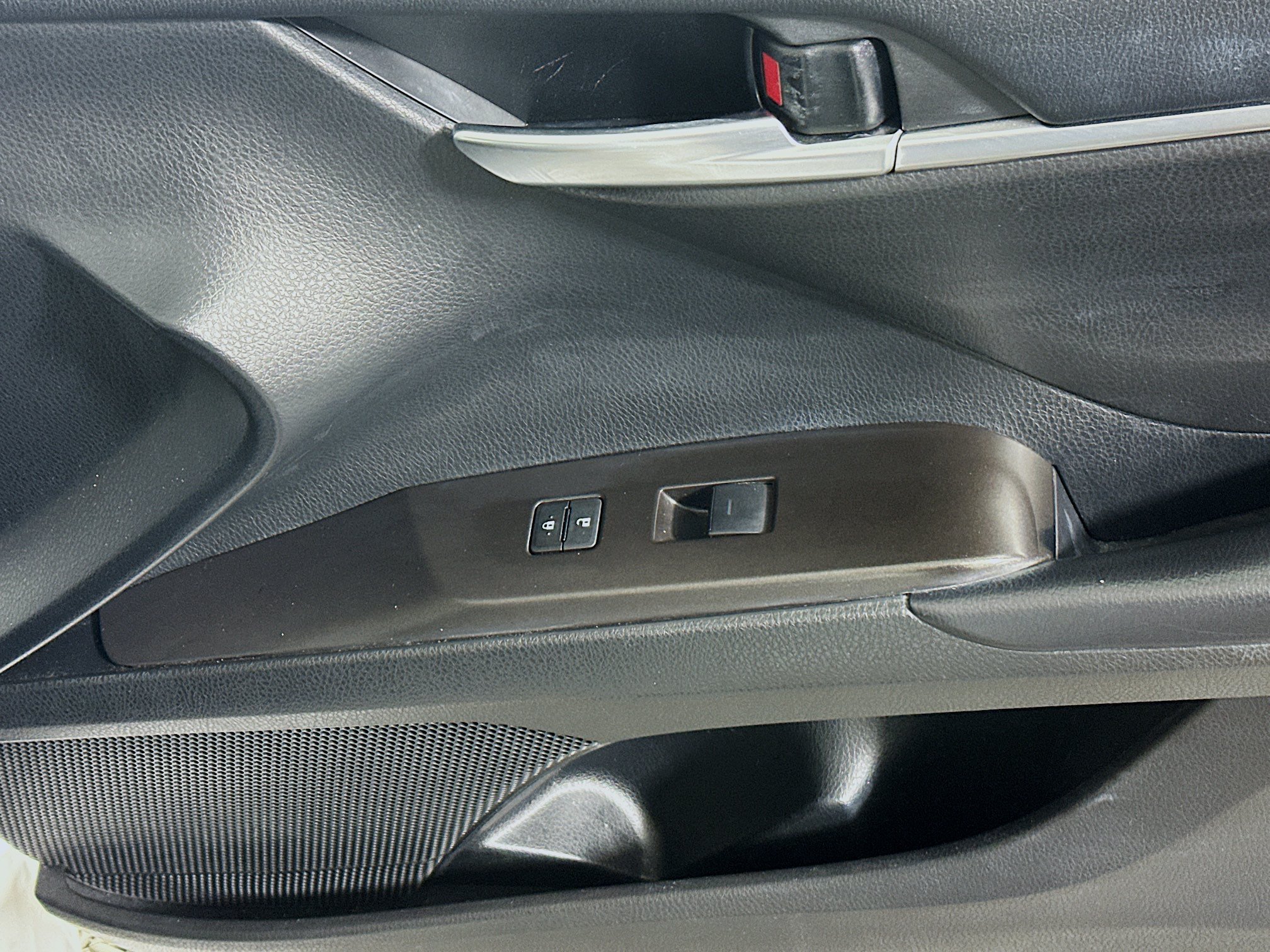 Used 2024 Ice Toyota SE image 29