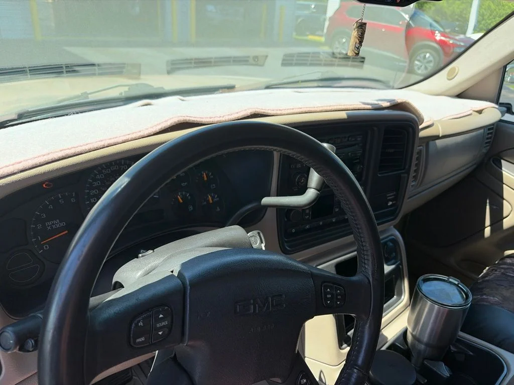 Used 2004 Sand Beige GMC SLT image 8
