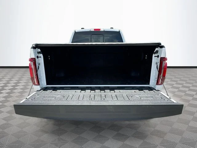 Used 2025 White Ford Lariat image 25