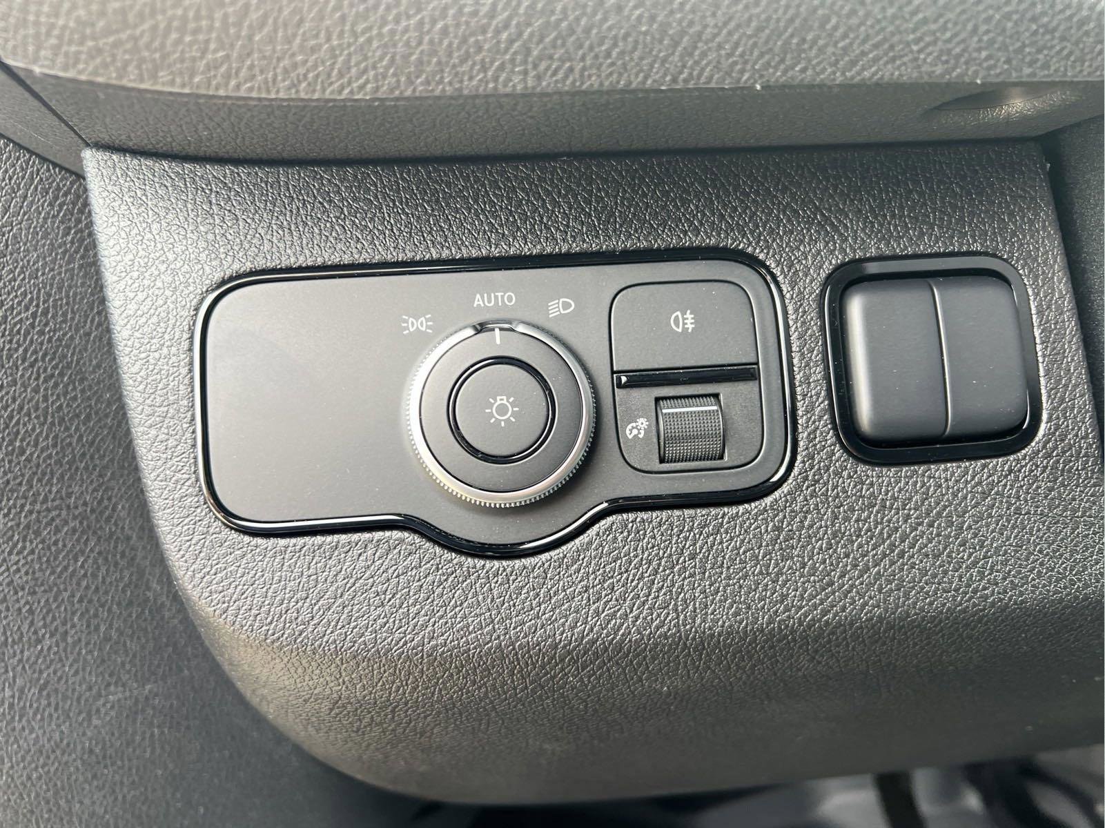 Used 2024 Arctic White Mercedes-Benz  image 26