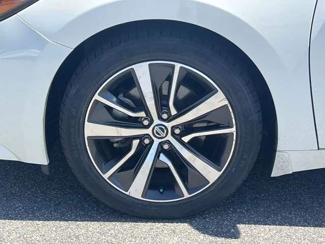 Used 2020 White Nissan 3.5 S image 39