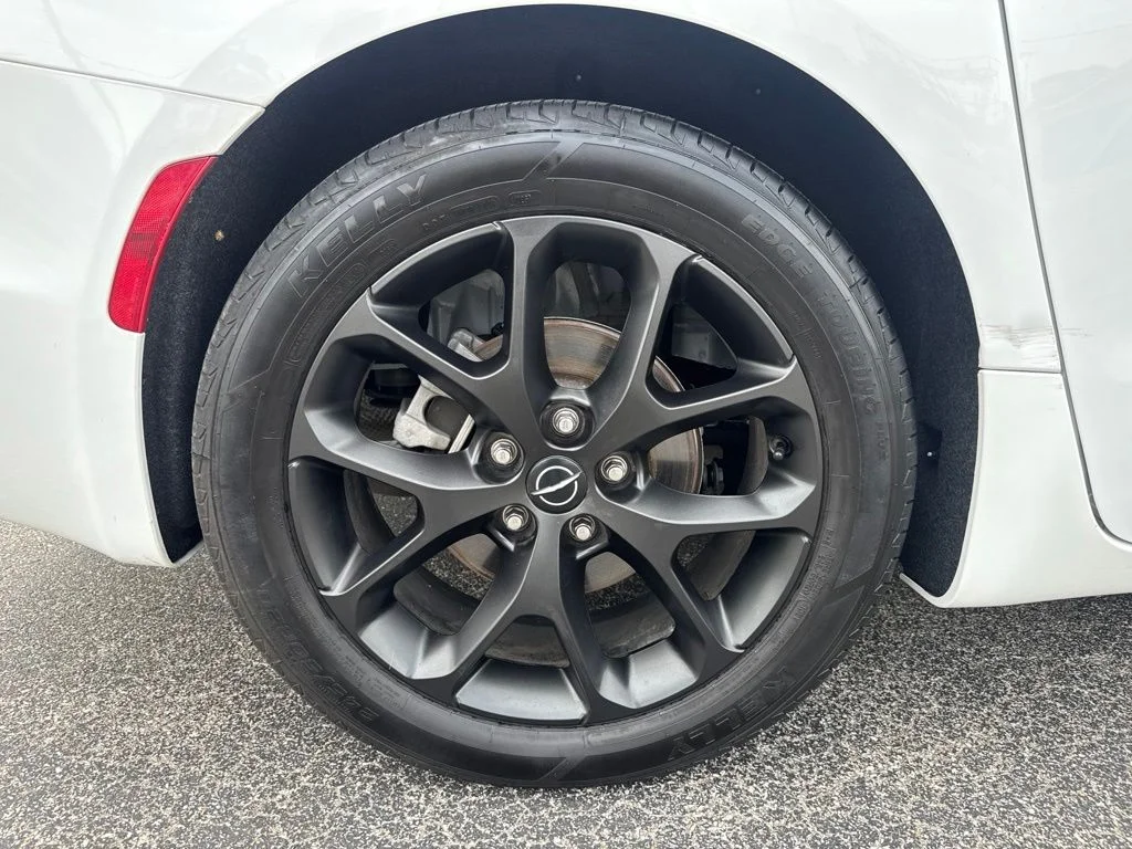 2025 Chrysler Pacifica Limited - Photo 10