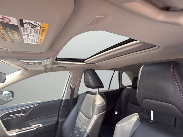 Used 2025 Silver Toyota XLE Premium image 17