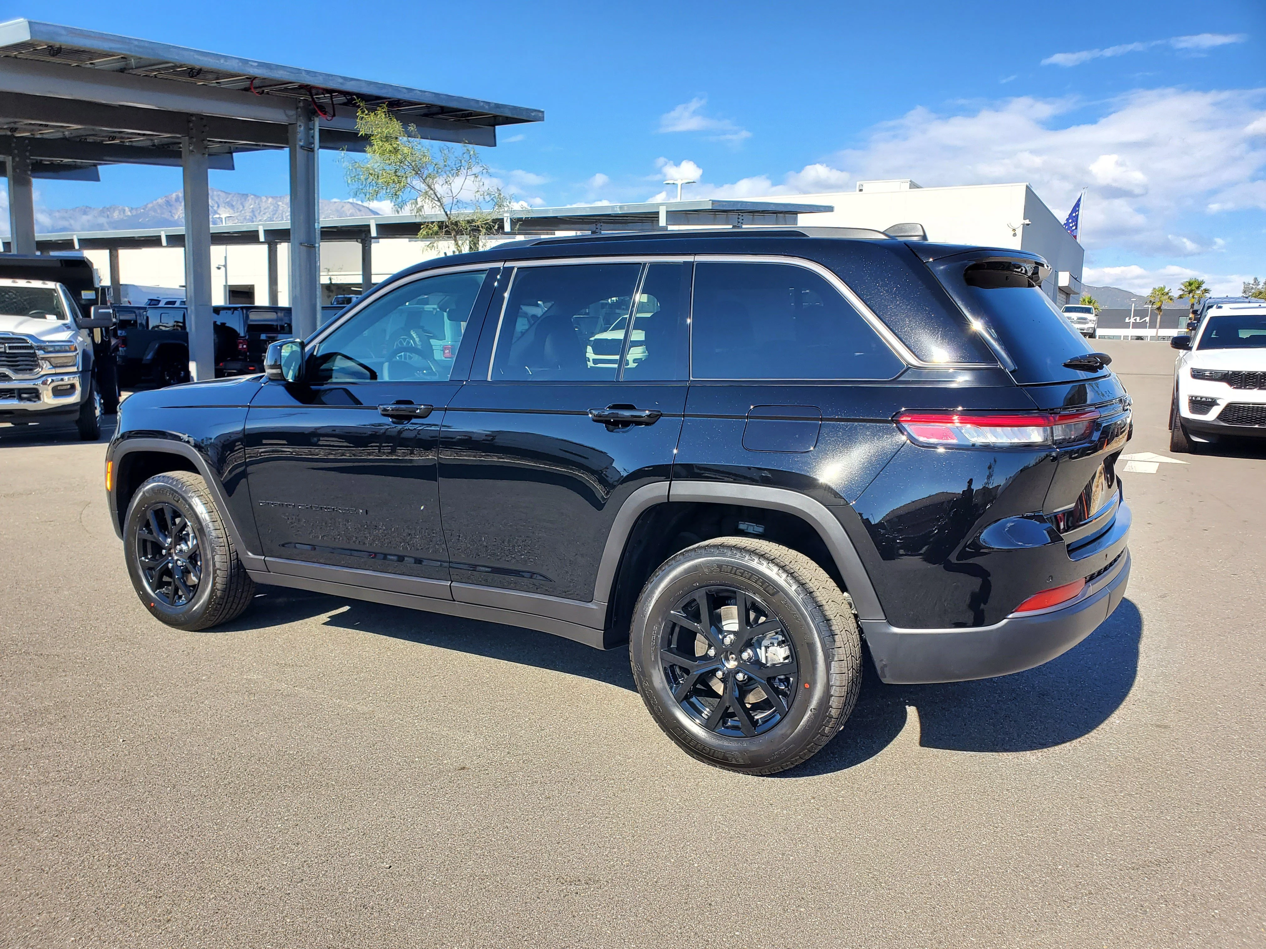 New 2026 Diamond Black Crystal Pearlcoat Jeep Altitude image 3