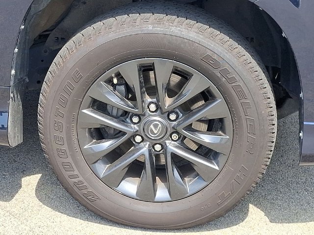 Used 2022  Lexus 460 image 12