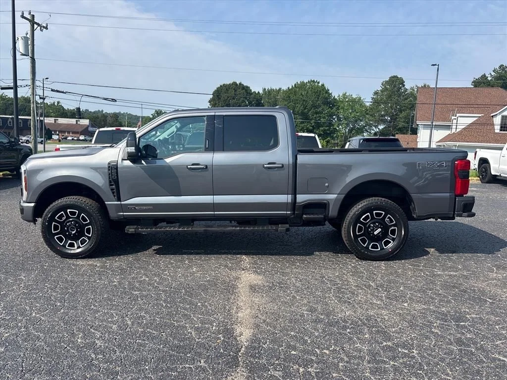 Used 2024 Gray Ford Lariat image 4