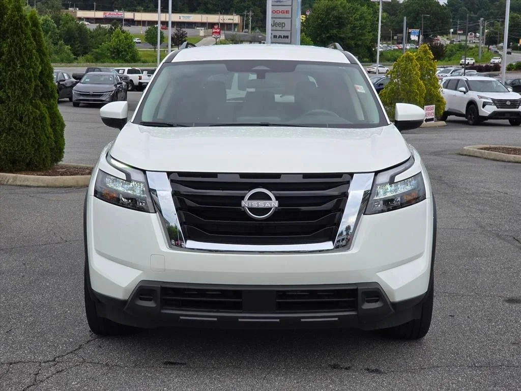 Used 2025 White Nissan SV image 22
