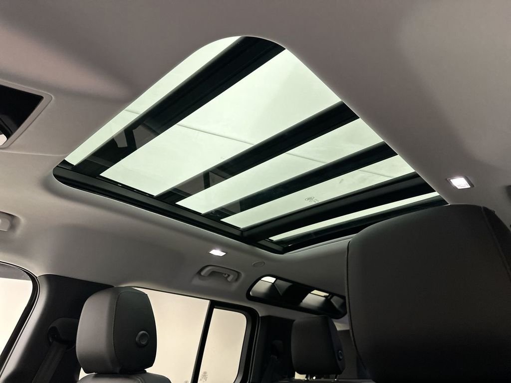 New 2026 Woolstone Green Land Rover S image 11