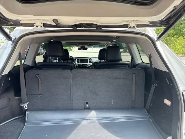 Used 2019 White Toyota SE image 11