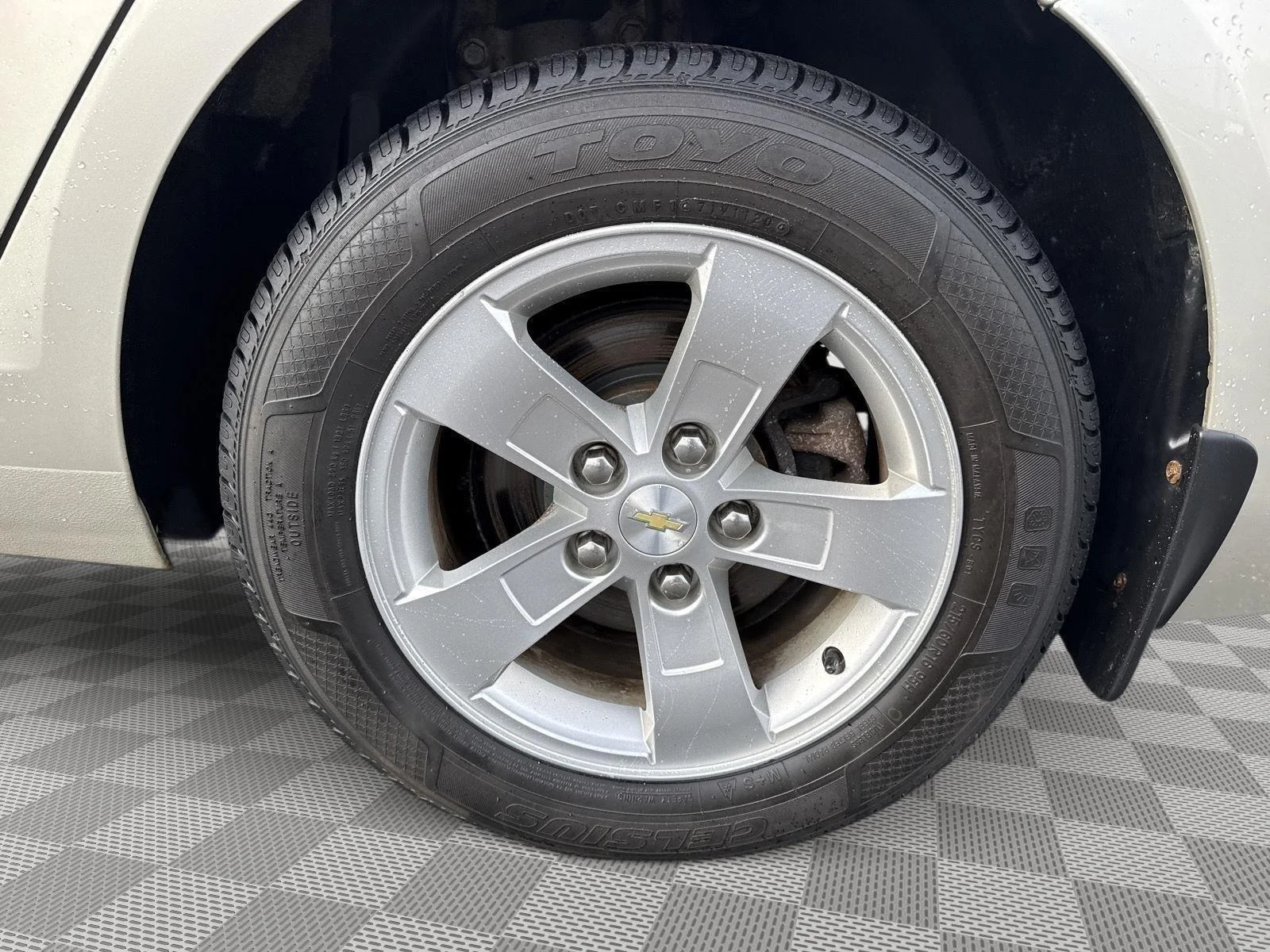 Used 2014 Champagne Silver Metallic Chevrolet LS image 7