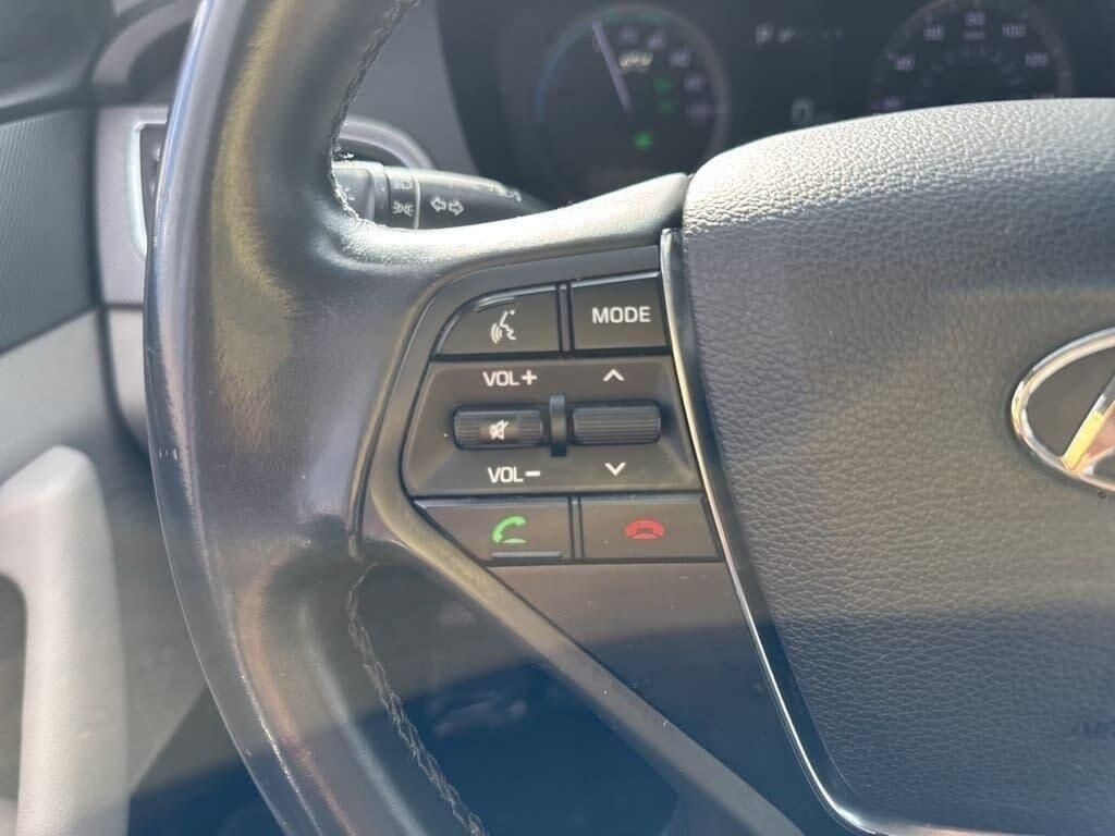 Used 2016 Black Hyundai Base image 32