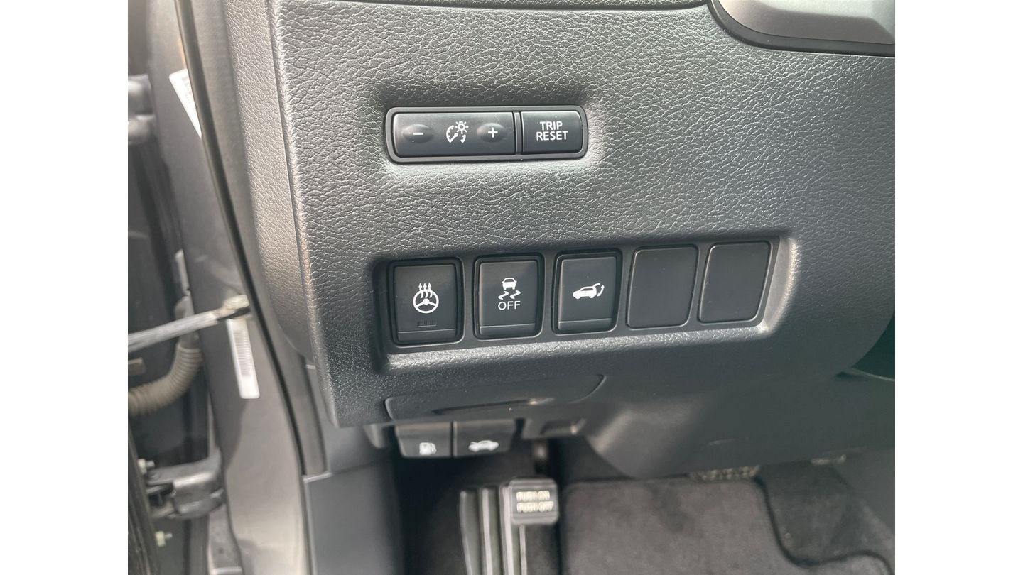 Used 2019 Silver Nissan SV image 11