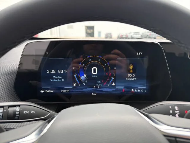 New 2027 Summit White Chevrolet LT image 18