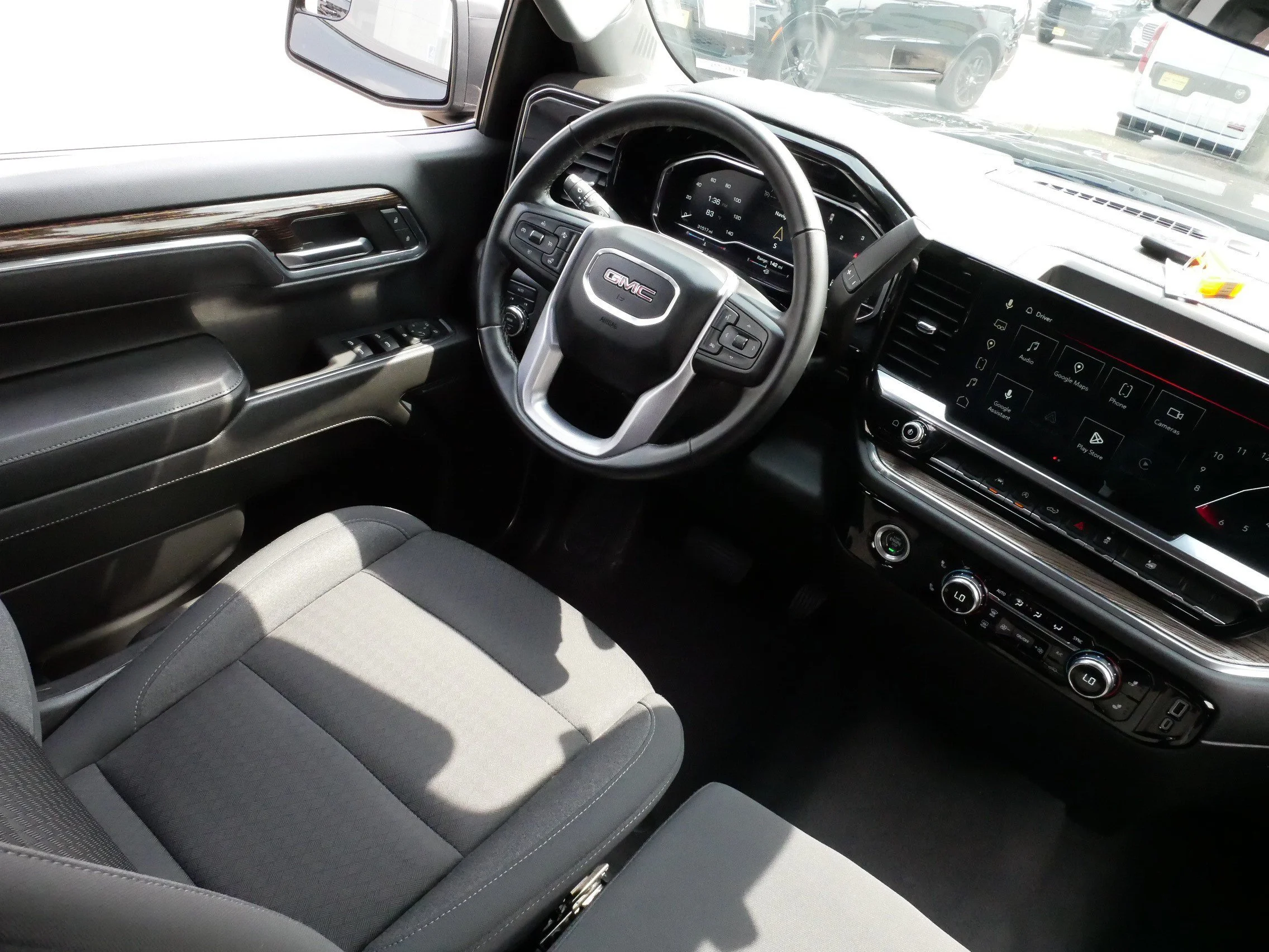 Used 2024 Onyx Black GMC Elevation image 9