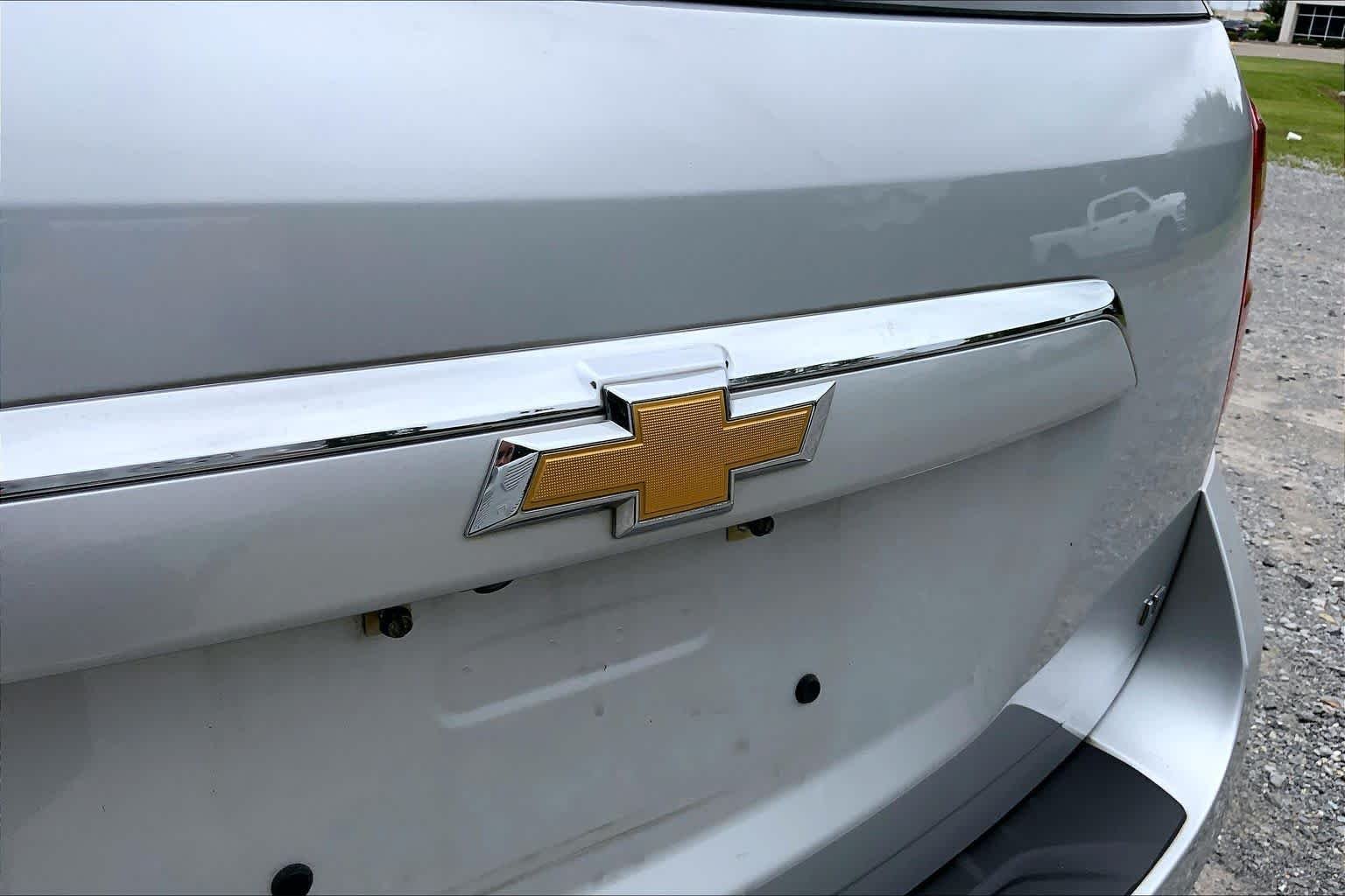 Used 2017 Silver Ice Metallic Chevrolet LT image 30