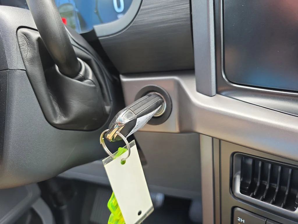 Used 2025 Silver Ford XLT image 23