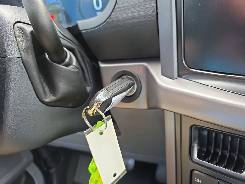Used 2025 Silver Ford XLT image 23