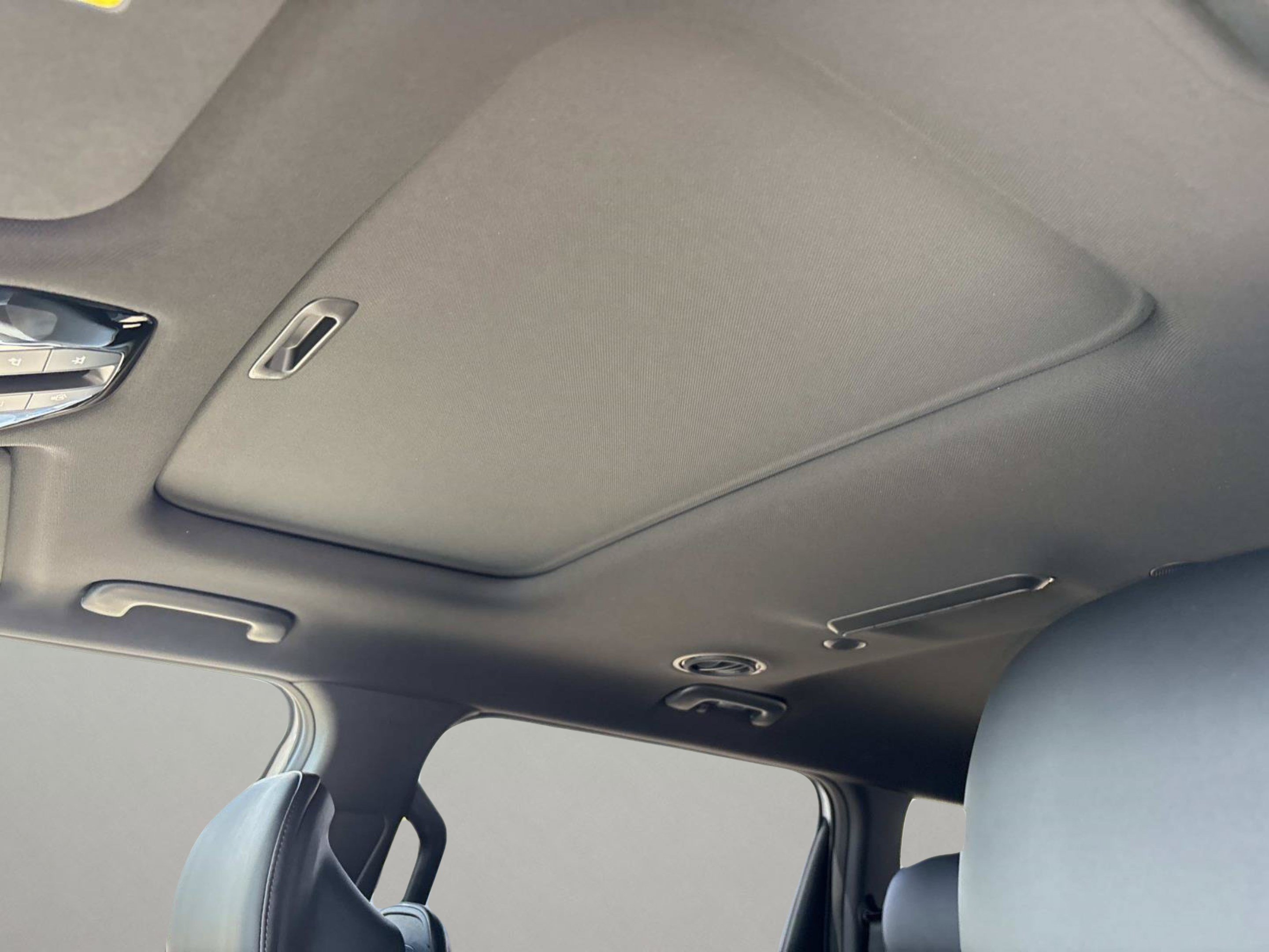 New 2027 Glacial White Pearl Kia EX image 22