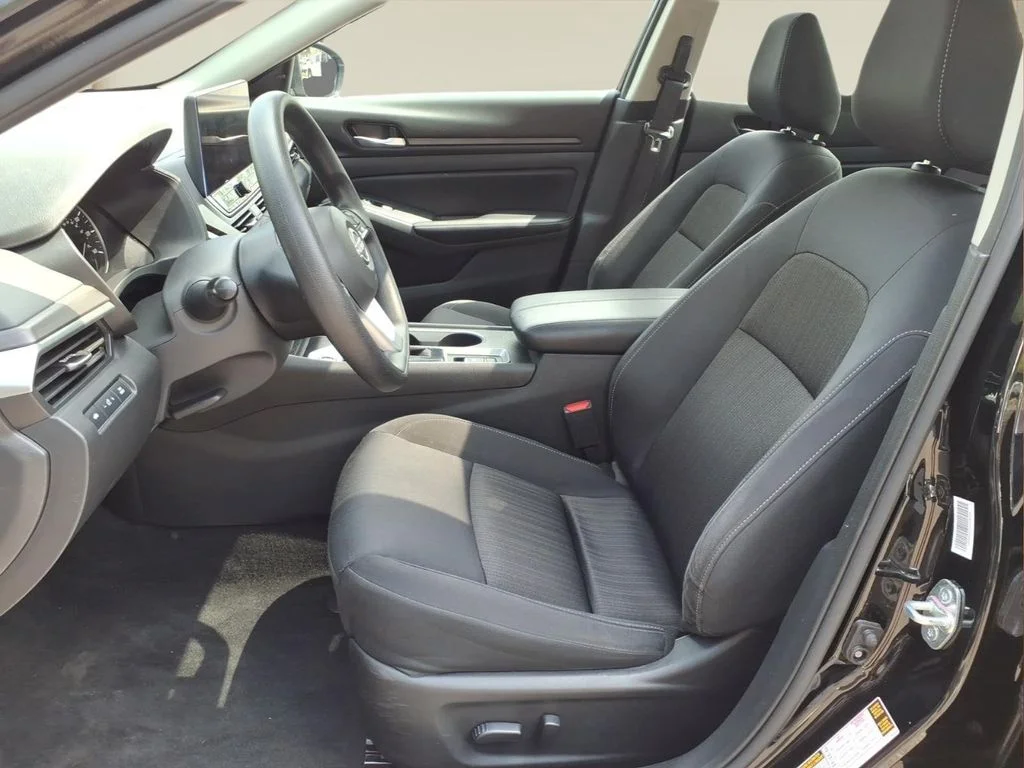 Used 2025 Black Nissan 2.5 SV image 15