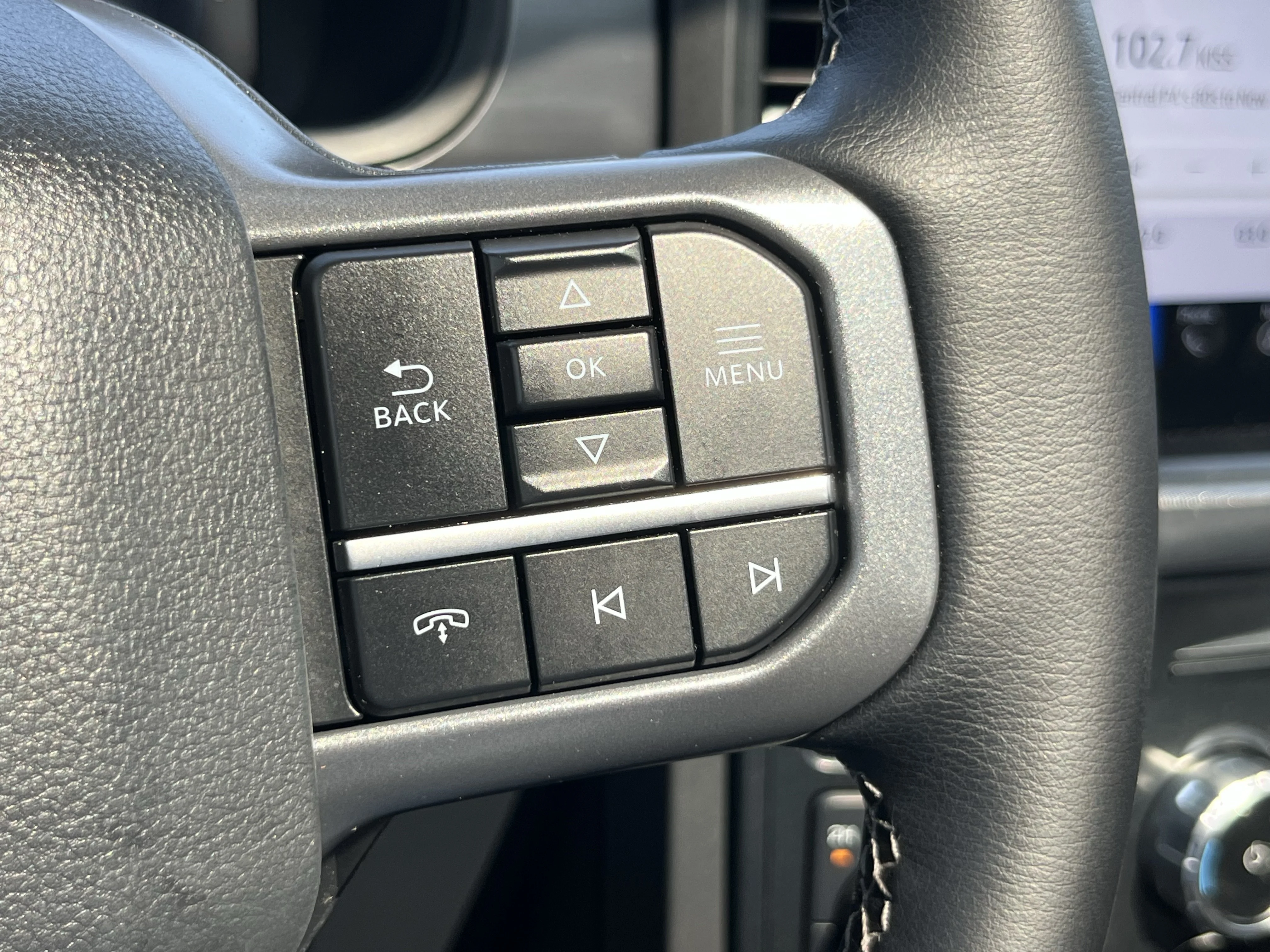 Used 2025 Black Metallic Ford Lariat image 27