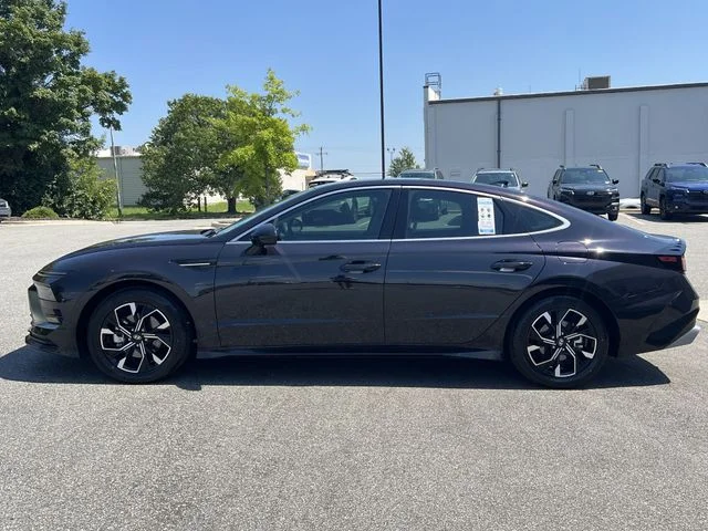 Used 2025 Blue Hyundai SEL image 10