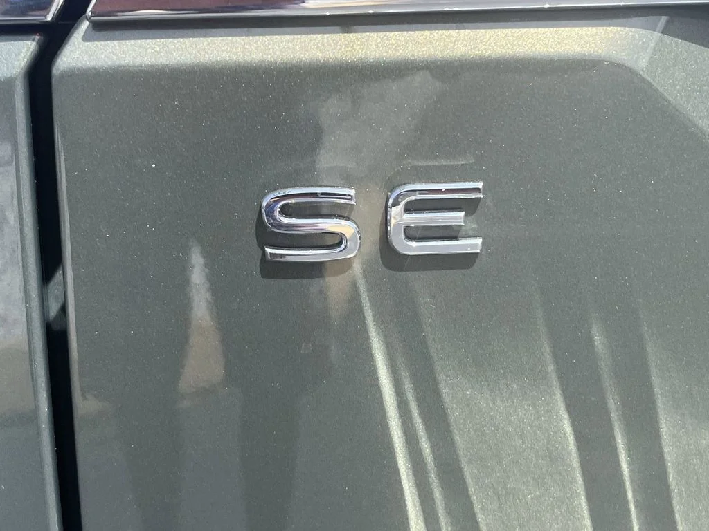 New 2026 Green Volkswagen 2.0T SE w/Technology image 11