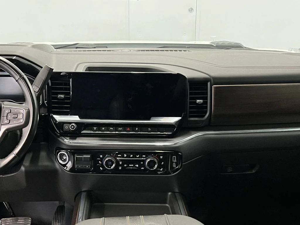 Used 2024 Summit White Chevrolet High Country image 21